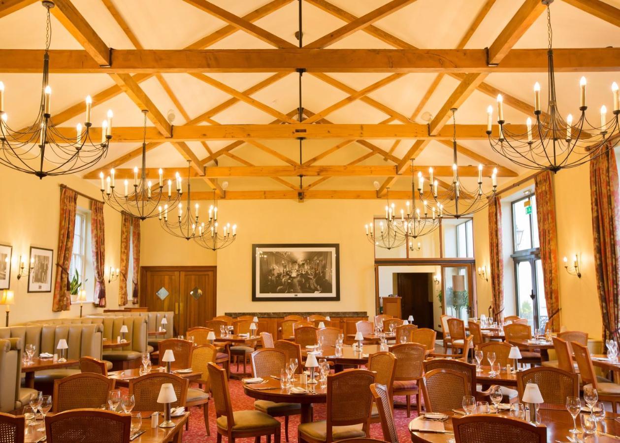 Luton Hoo Hotel, Golf And Spa Luton (Bedfordshire) Exterior foto The dining room at the Royal Hotel