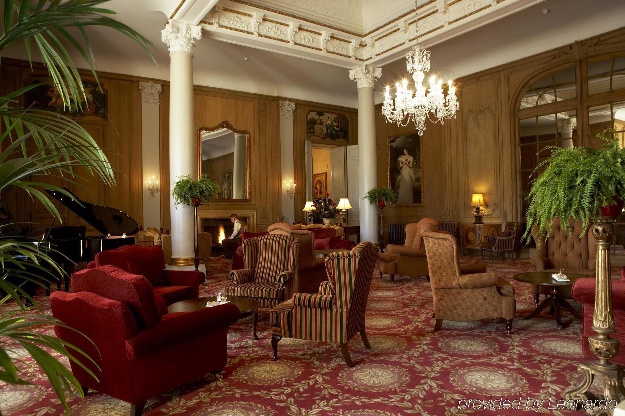 Luton Hoo Hotel, Golf And Spa Luton (Bedfordshire) Interior foto The lobby of the Hotel de la Paix