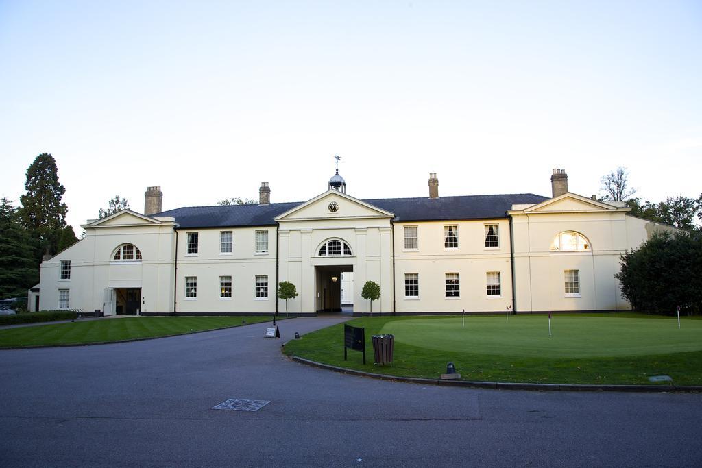Luton Hoo Hotel, Golf And Spa Luton (Bedfordshire) Exterior foto The Stable, the main entrance to the Royal Lodge