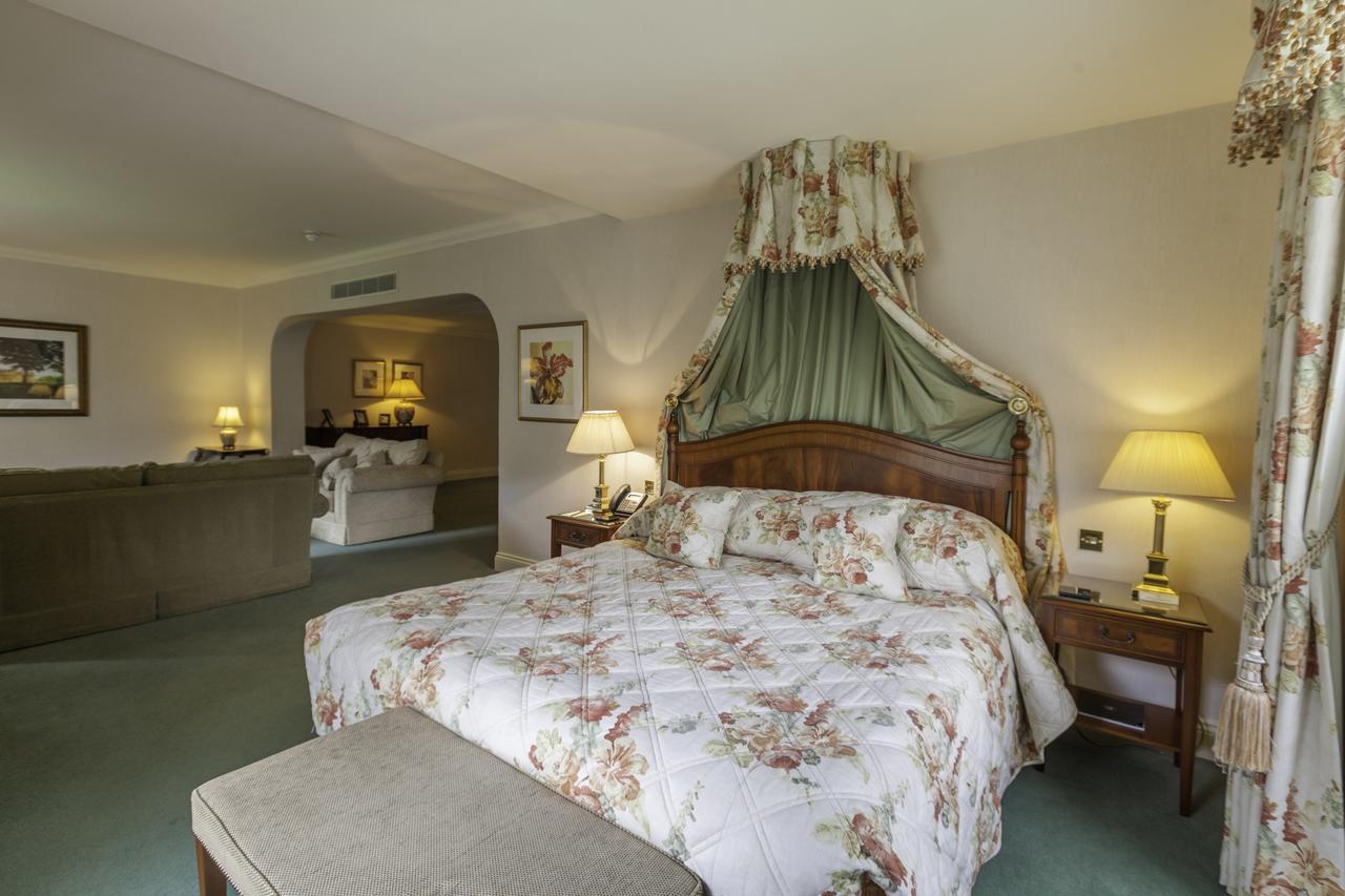 Luton Hoo Hotel, Golf And Spa Luton (Bedfordshire) Exterior foto A bedroom at the hotel