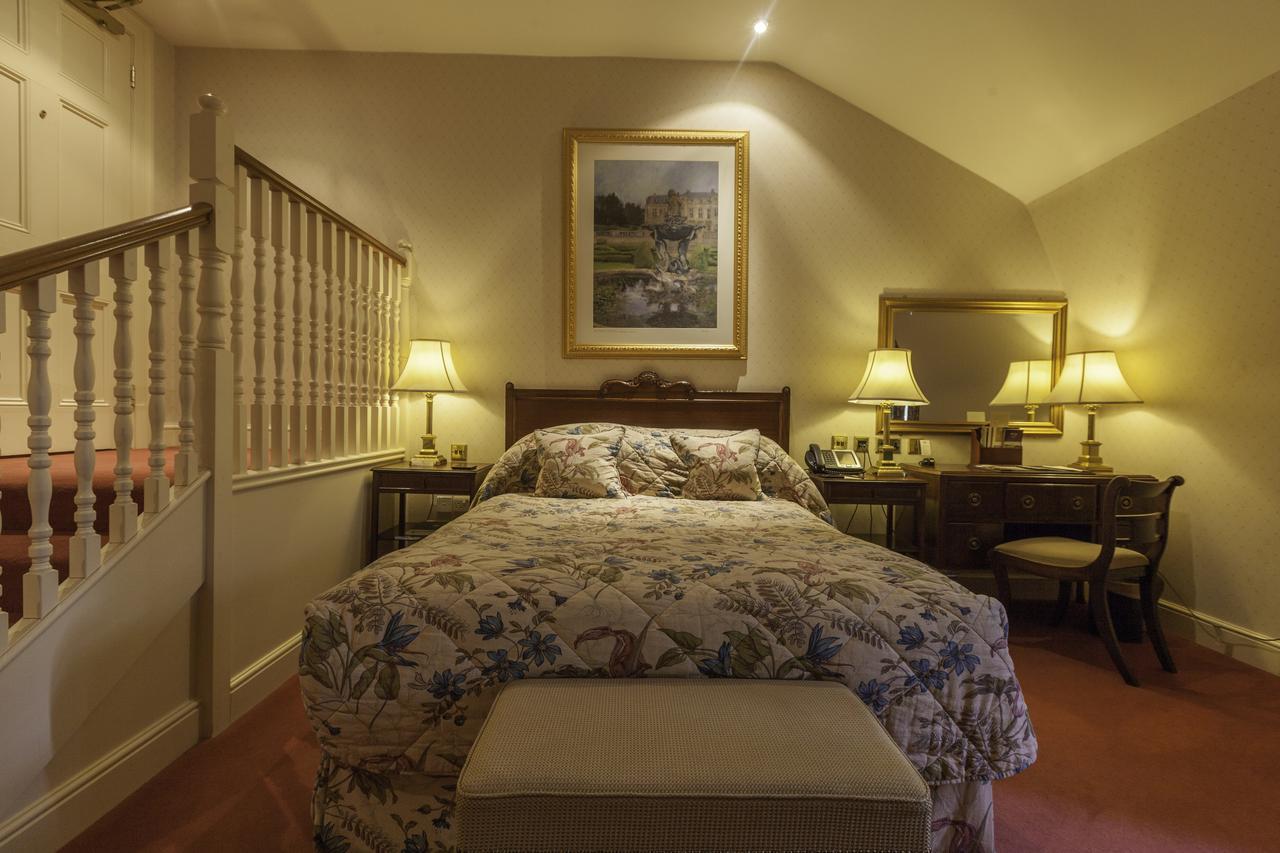 Luton Hoo Hotel, Golf And Spa Luton (Bedfordshire) Exterior foto A bedroom at the hotel