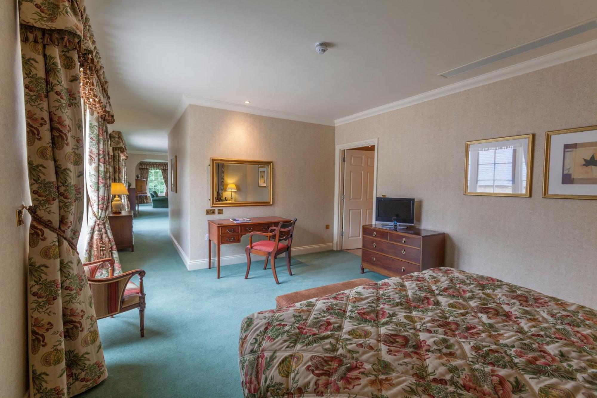 Luton Hoo Hotel, Golf And Spa Luton (Bedfordshire) Exterior foto A bedroom at the hotel